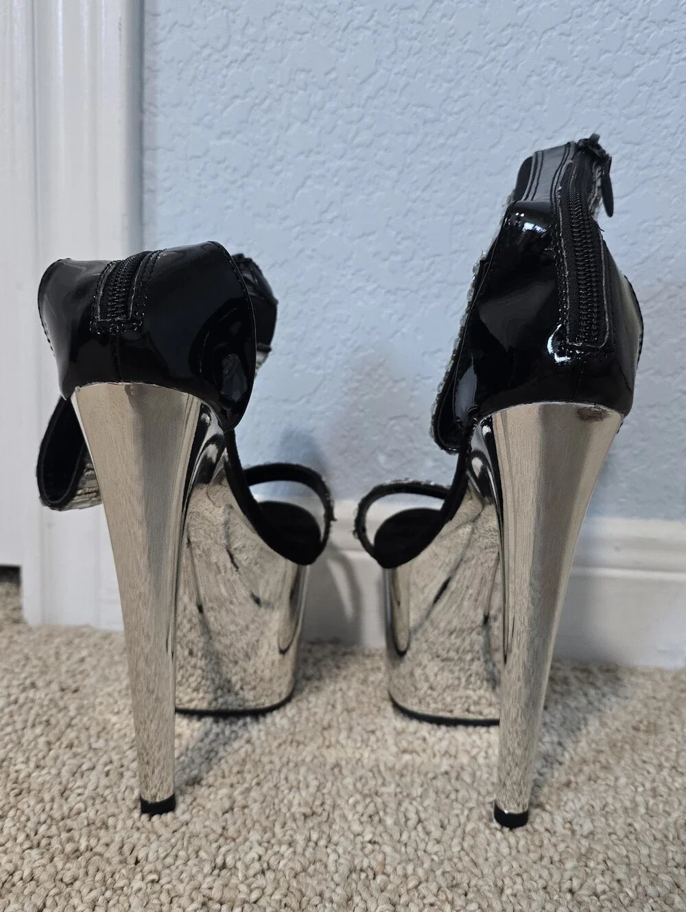 Pleasers 7 Inch Silver Sandal With Rhinestone Strap Size 5